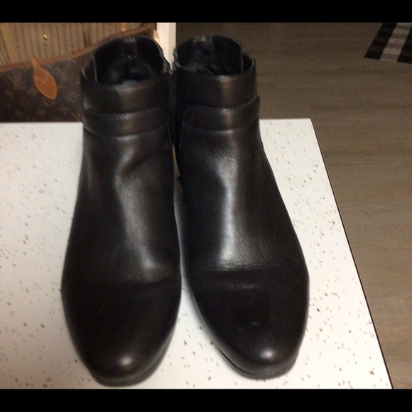 Giani Bernini Wedge Booties - Picture 3 of 4